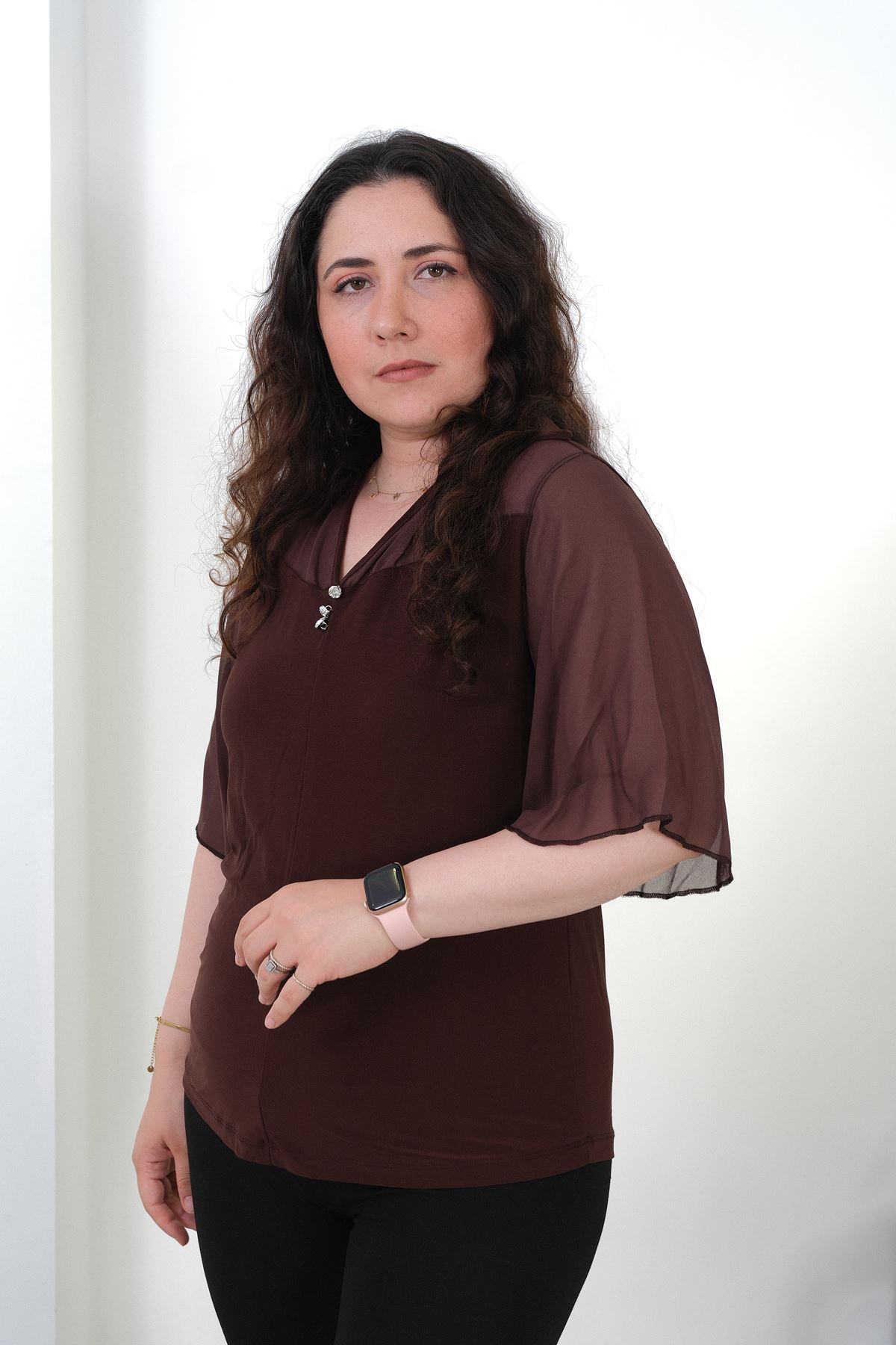 RENKTE BÜYÜK BEDEN ŞİFON KOLLU DÜĞMELİ KAHVERENGİ BLUZ