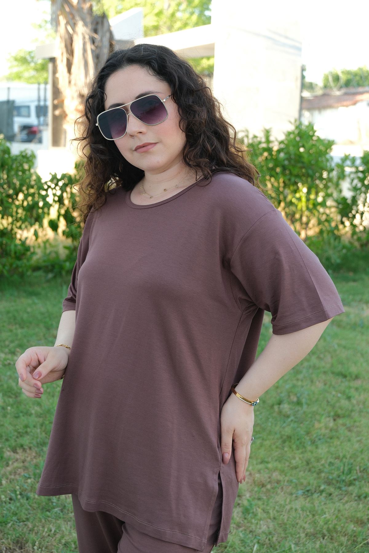 RENKTE ÖZEL ÜRETİM PAMUKLU ESNEK KISA KOLLU KAHVERENGİ TAKIM