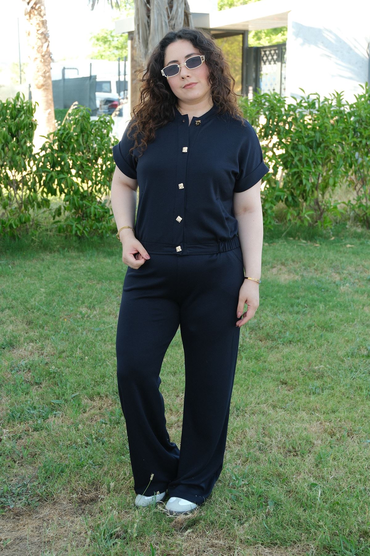 RENKTE BÜYÜK BEDEN FLOTO CEPLİ DÜĞMELİ FÜME TAKIM