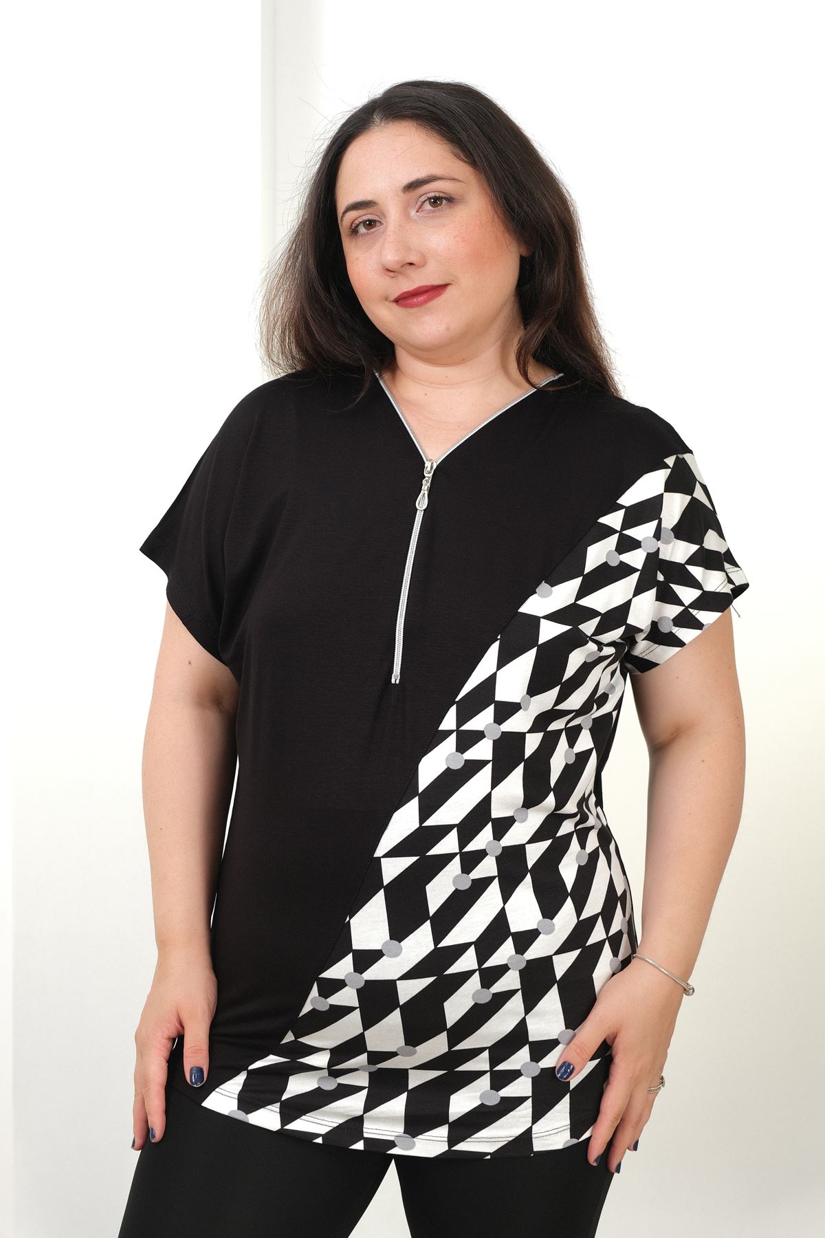 RENKTE BÜYÜK BEDEN FERMUARLI ÖNÜ ÇAPRAZ GARNİLİ DESENLİ BLUZ