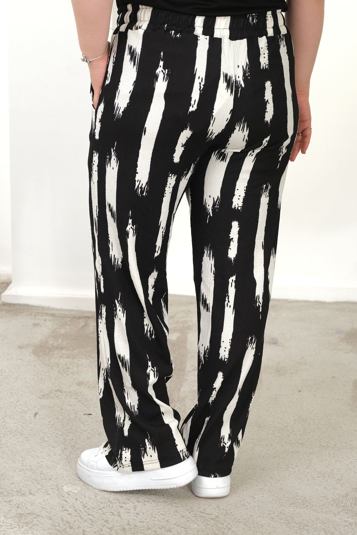 RENKTE BÜYÜK BEDEN CEPLİ BELİ LASTİKLİ  BOL PAÇA PANTALON