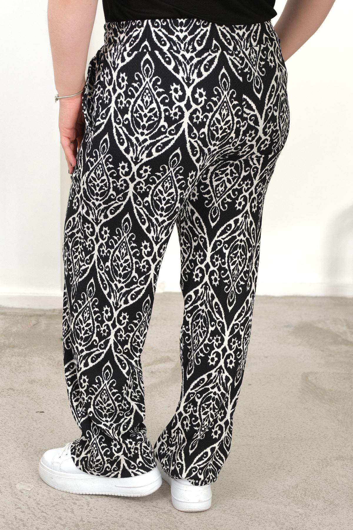 RENKTE BÜYÜK BEDEN CEPLİ BELİ LASTİKLİ BOL PAÇA PANTALON