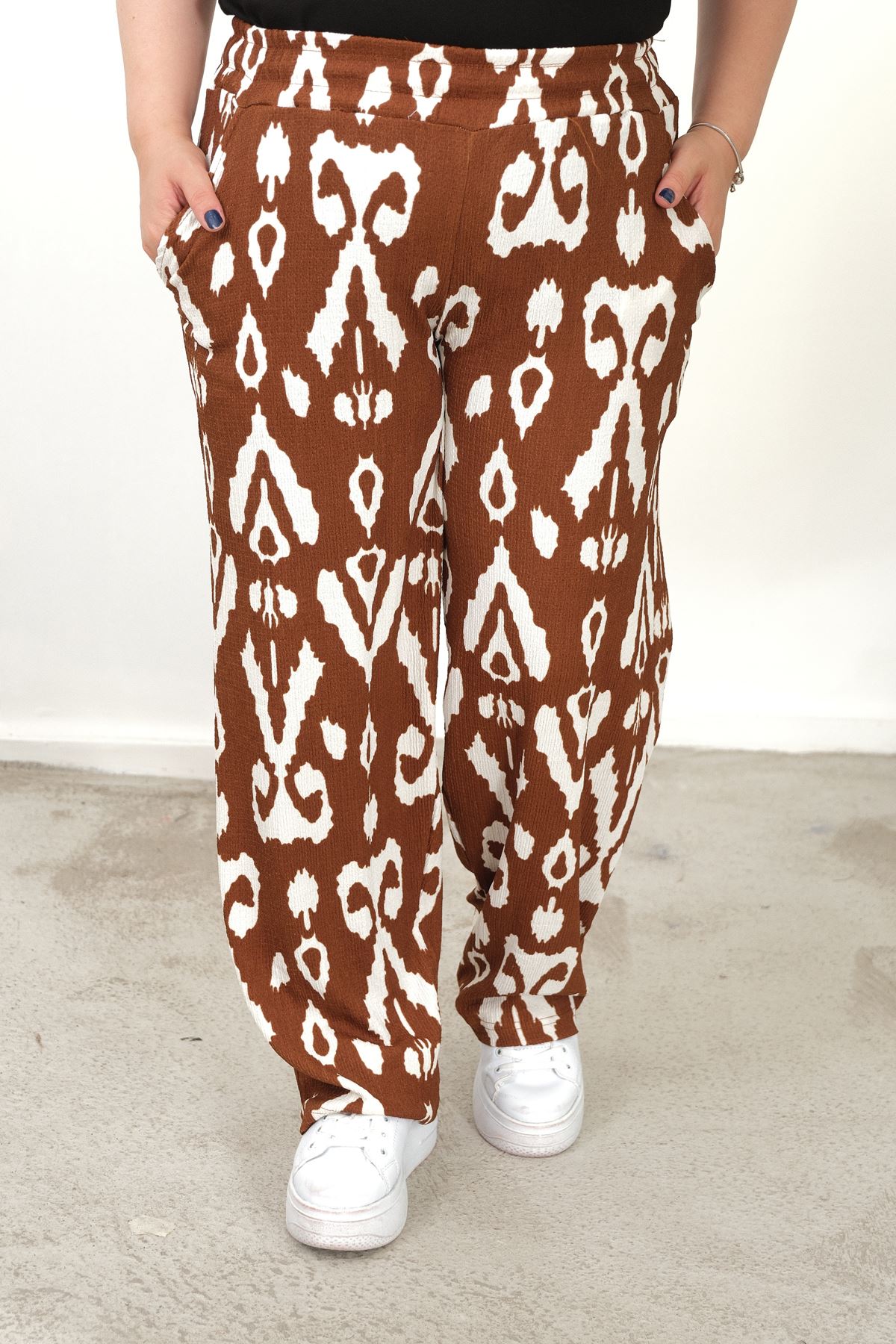 RENKTE BÜYÜK BEDEN CEPLİ BELİ LASTİKLİ  BOL PAÇA PANTALON