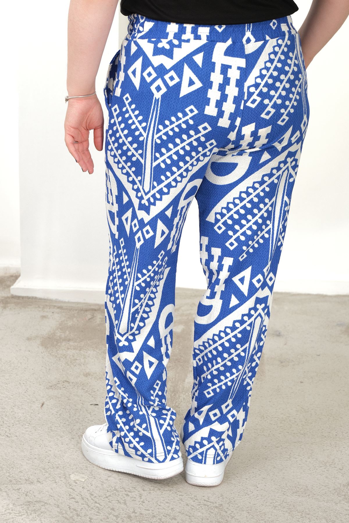 RENKTE BÜYÜK BEDEN CEPLİ BELİ LASTİKLİ  BOL PAÇA PANTALON