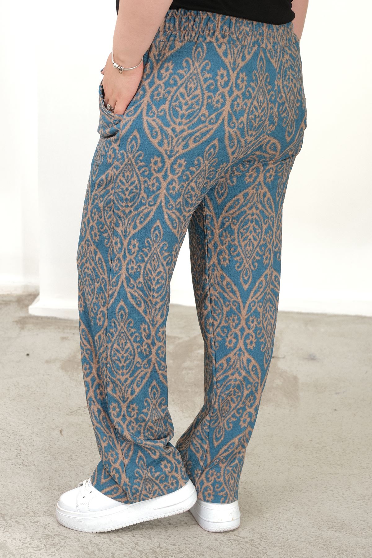 RENKTE BÜYÜK BEDEN CEPLİ BELİ LASTİKLİ BOL PAÇA PANTALON