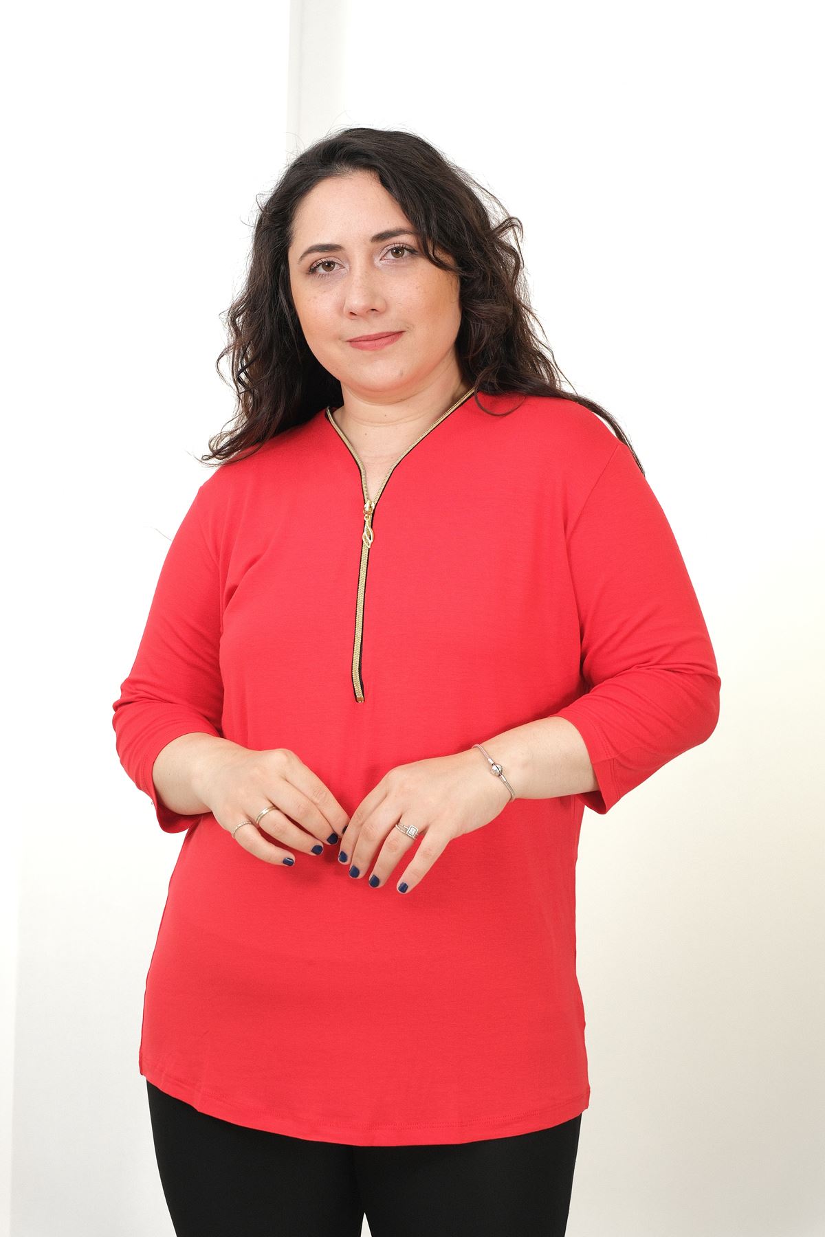 RENKTE BÜYÜK BEDEN FERMUARLI KAPRİ KOL KIRMIZI BLUZ
