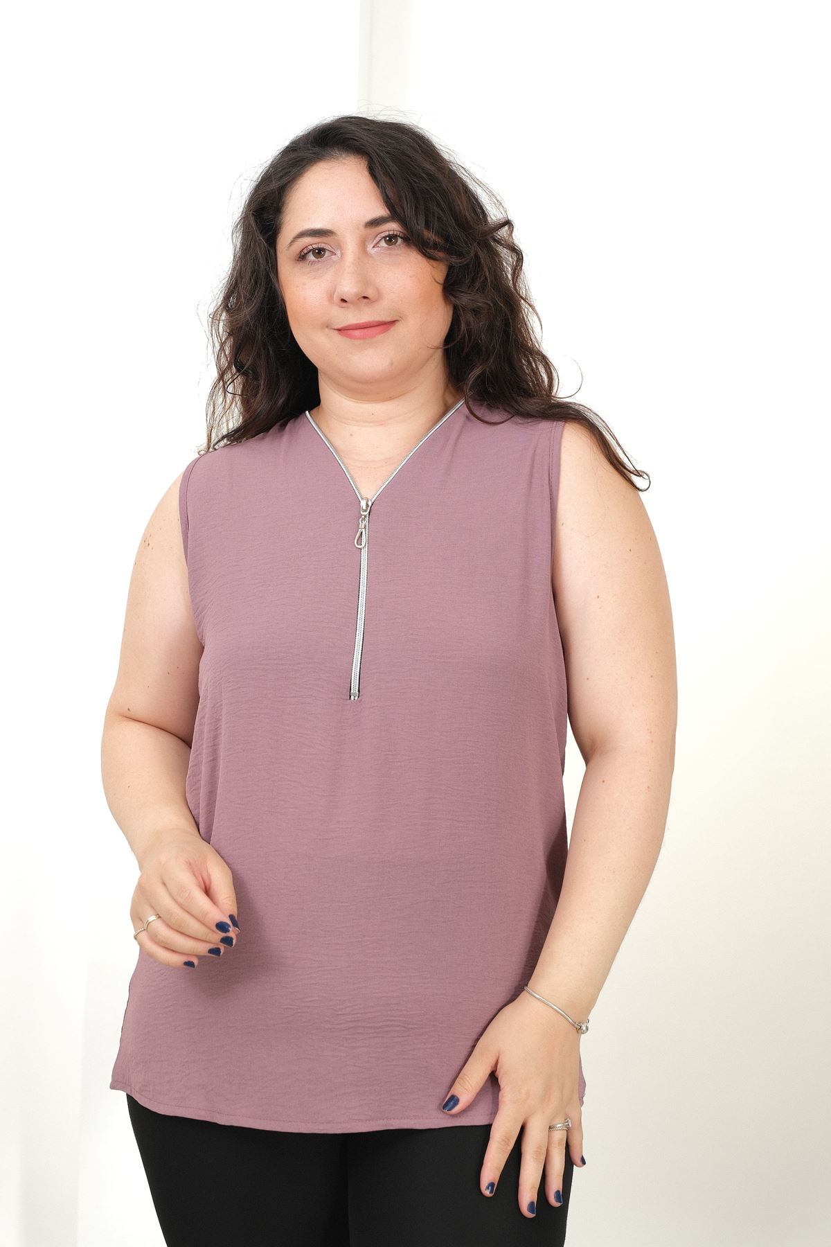 RENKTE BÜYÜK BEDEN AYROBİN FERMUARLI ASKILI MOR BLUZ