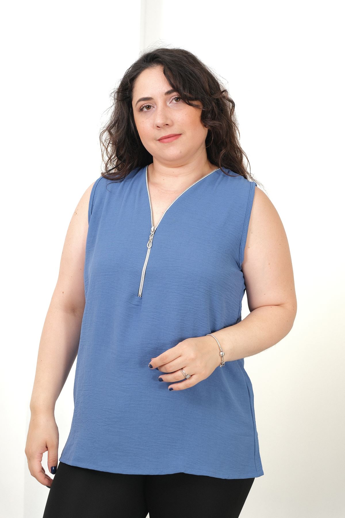 RENKTE BÜYÜK BEDEN AYROBİN FERMUARLI ASKILI İNDİGO BLUZ