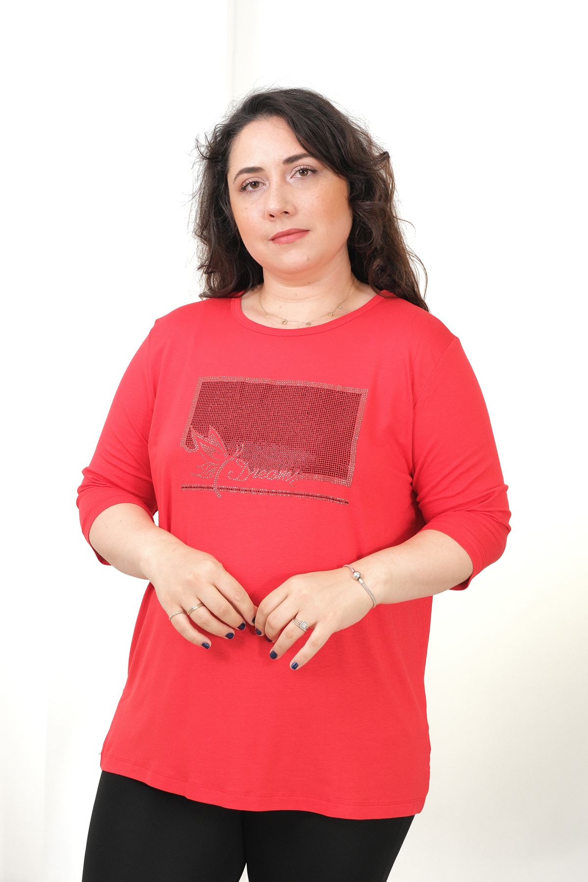 RENKTE BÜYÜK BEDEN DREAMS KELEBEK TAŞLI KAPRİ KOL KIRMIZI BLUZ