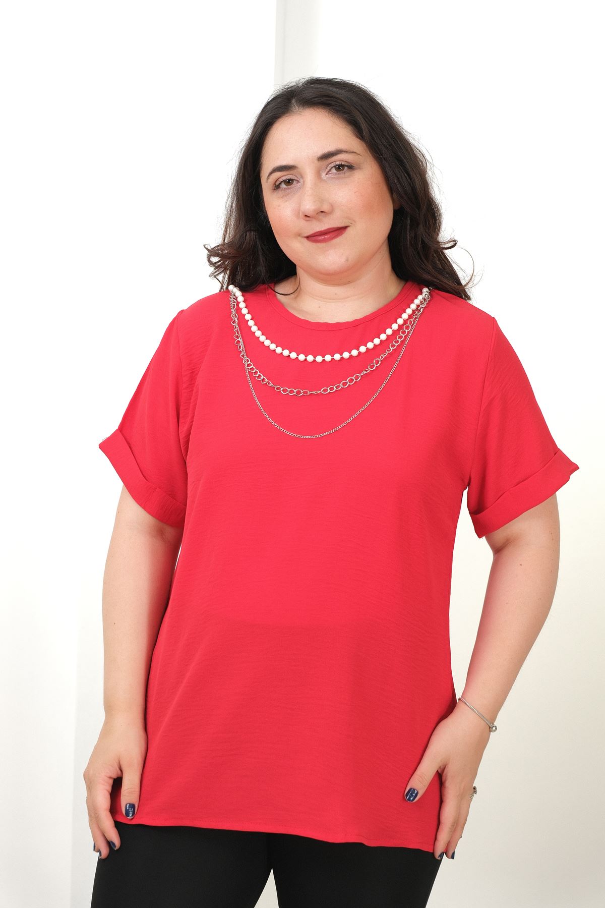 RENKTE BÜYÜK BEDEN AYROBİN KOLYELİ KIRMIZI BLUZ