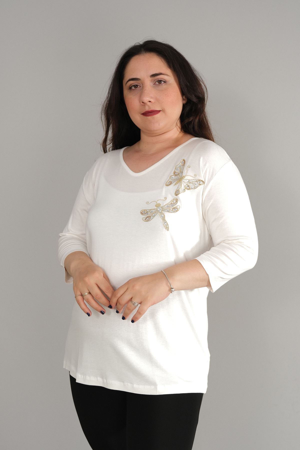 RENKTE BÜYÜK BEDEN KELEBEK YUSUFCUK PULLU NAKIŞLI BEYAZ BLUZ