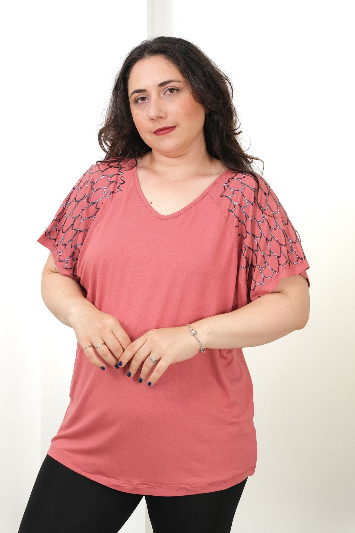 RENKTE BÜYÜK BEDEN KOLLARI PAYET PULLU PUDRA BLUZ