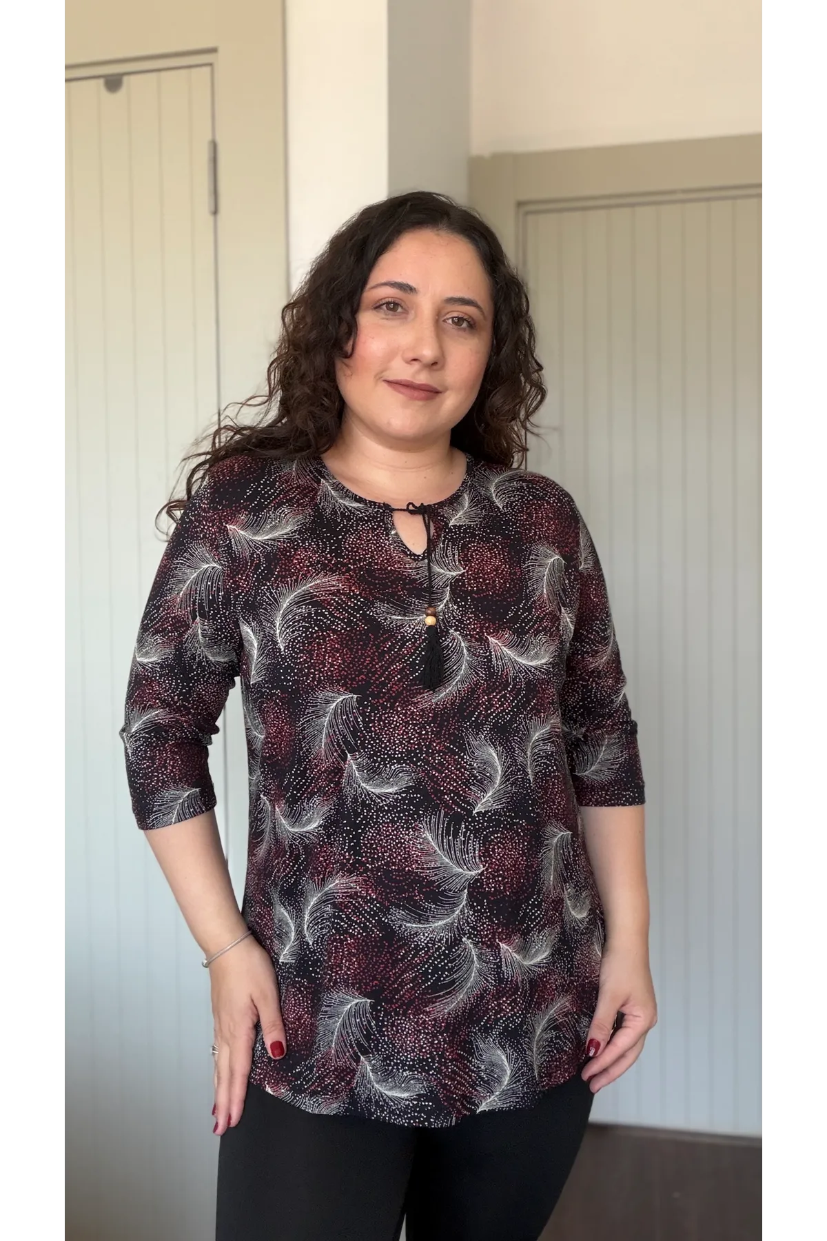 RENKTE BÜYÜK BEDEN YAKASI PÜSKÜL BAĞCIK KAPRİ KOL BLUZ