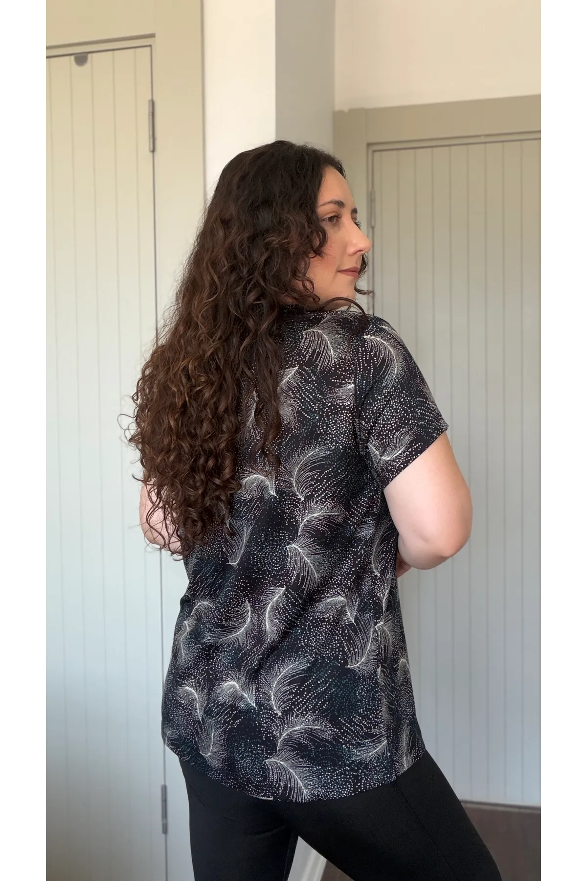 RENKTE BÜYÜK BEDEN FERMUARLI DESENLİ BLUZ
