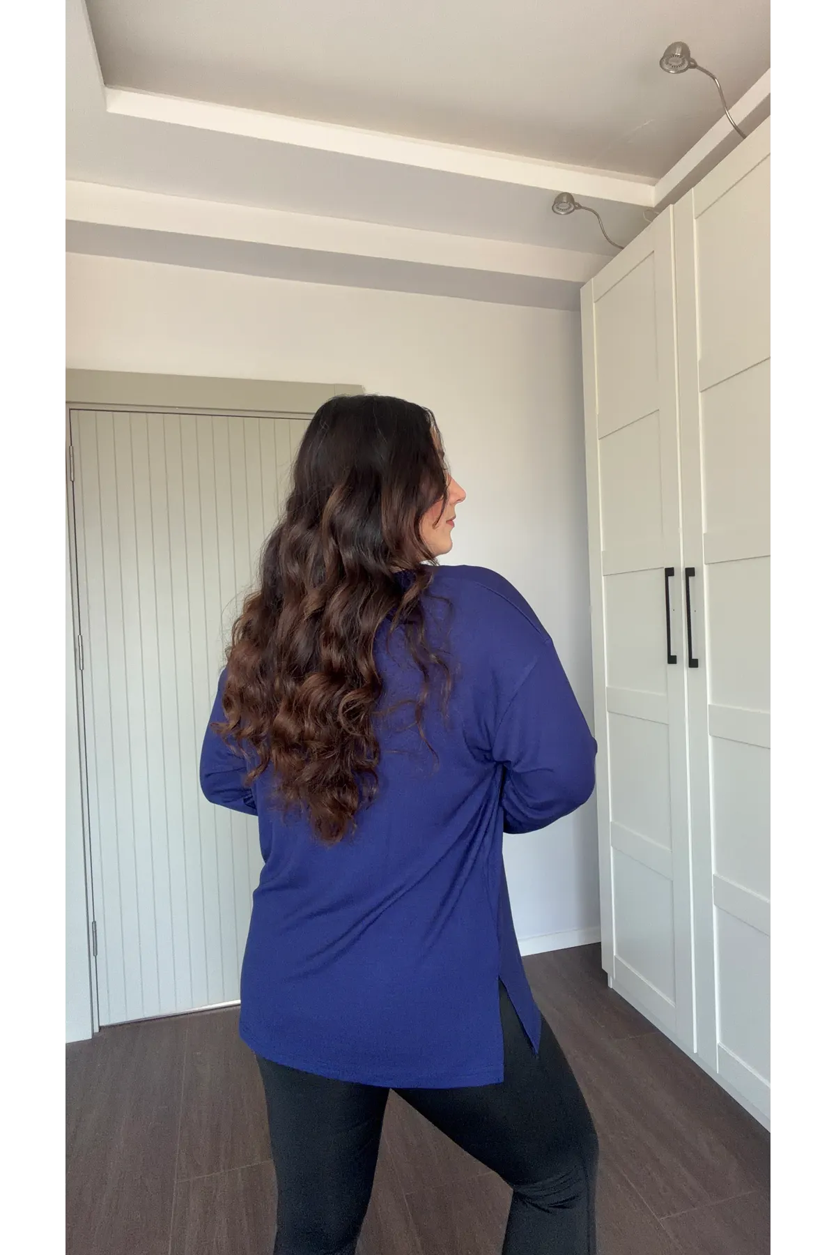 RENKTE ÖZEL ÜRETİM BÜYÜK BEDEN V YAKA YIRTMAÇLI UZUN KOL LACİVERT BLUZ