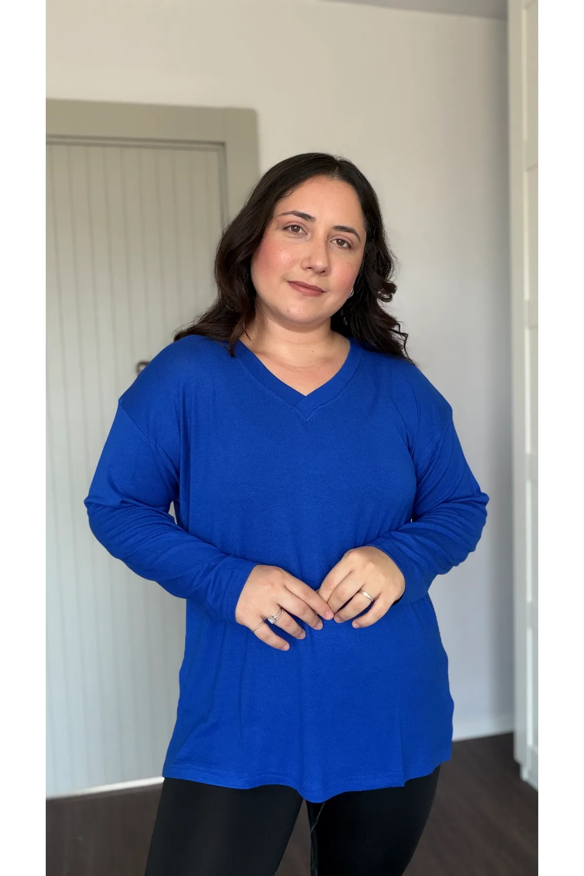 RENKTE ÖZEL ÜRETİM BÜYÜK BEDEN V YAKA YIRTMAÇLI UZUN KOL SAKS BLUZ