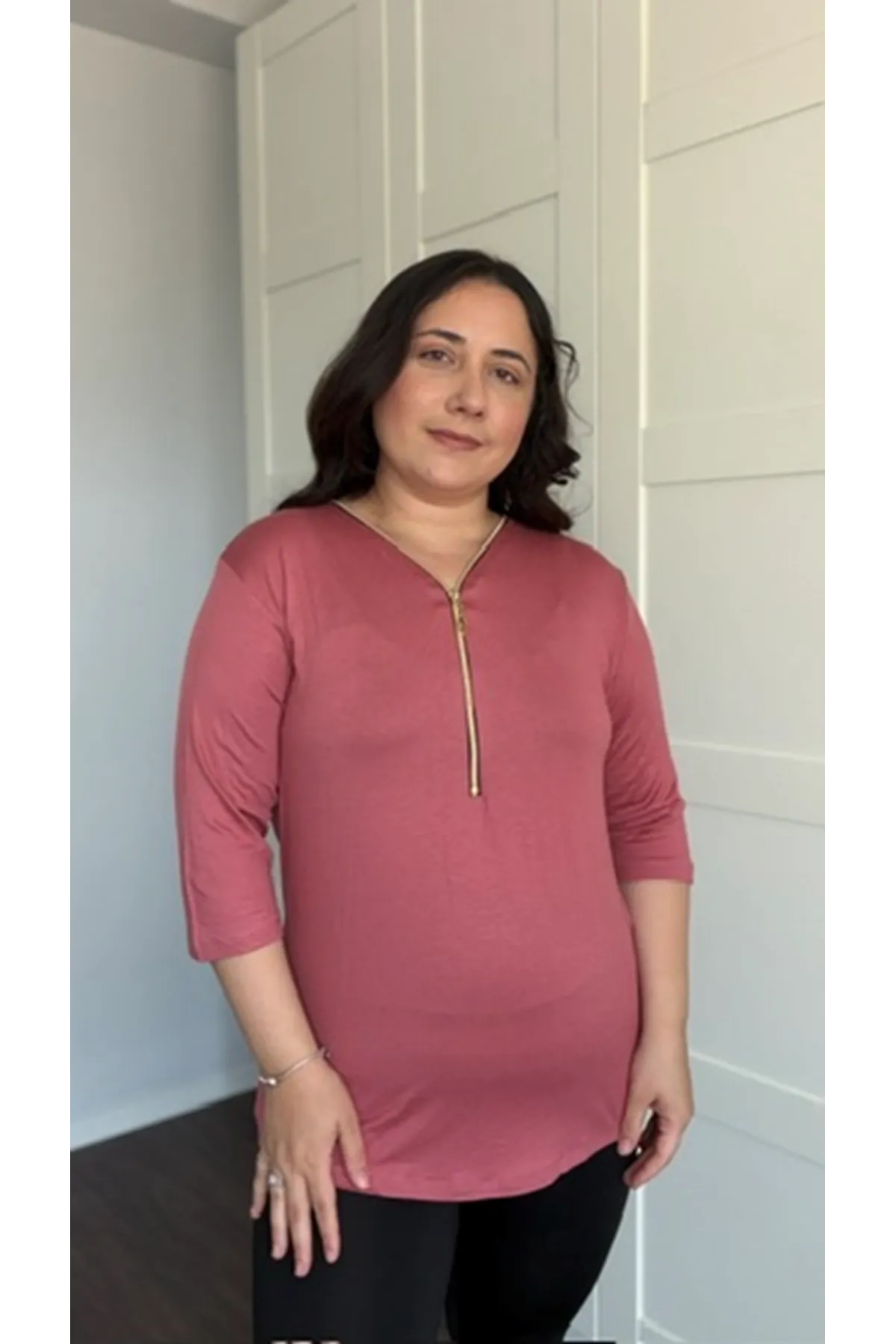 RENKTE BÜYÜK BEDEN FERMUARLI KAPRİ KOL PUDRA BLUZ