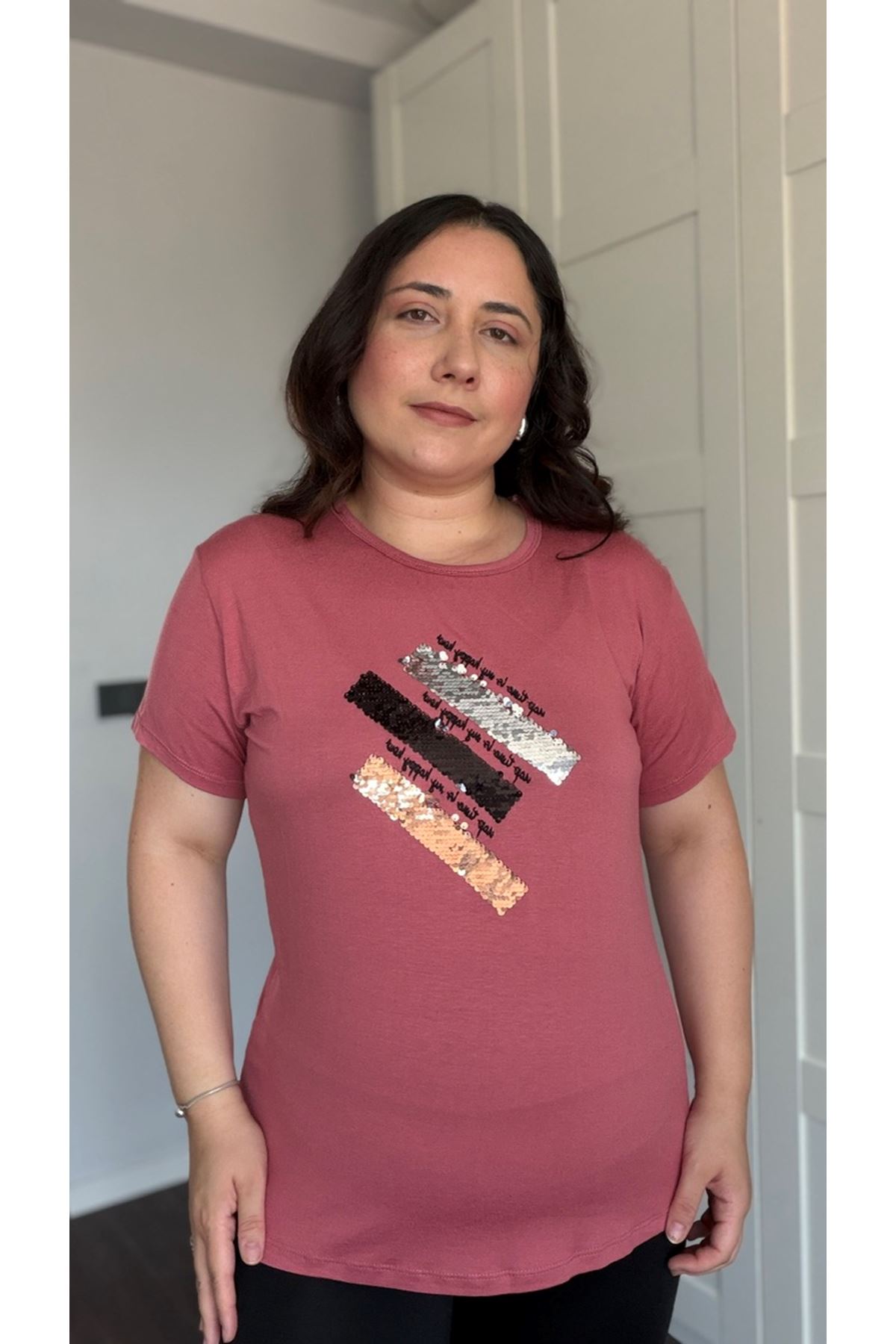 RENKTE BÜYÜK BEDEN ÇAPRAZ PULLU KISA KOL PUDRA BLUZ