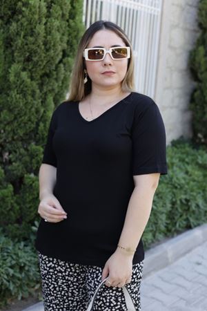 RENKTE V YAKA ESNEK SİYAH TSHİRT