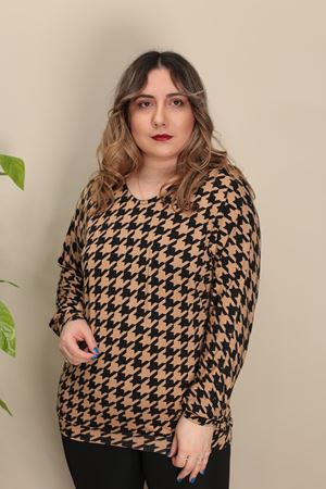 RENKTE V YAKA YARASA KOL DESENLİ BLUZ