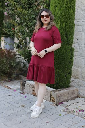 RENKTE ETEĞİ VOLANLI KISA KOLLU BORDO ELBİSE