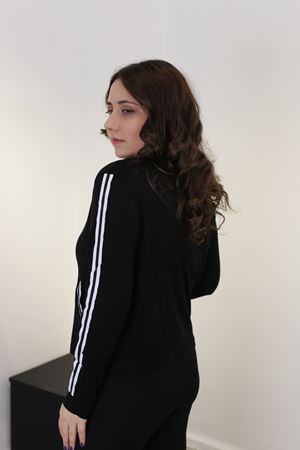 RENKTE GENİŞ KESİM DÜĞMELİ ŞERİTLİ SİYAH ESNEK PENYE HIRKA