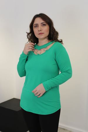 RENKTE YAKASI HALKA DETAYLI ESNEK YEŞİL BLUZ