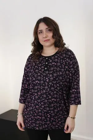 RENKTE DESENLİ KAPRİ KOL ESNEK PENYE BLUZ