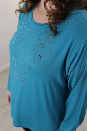 RENKTE ÖNÜ TAŞ İŞLEMELİ UZUN KOL MAVİ BLUZ