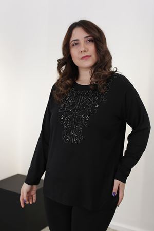 RENKTE ÖNÜ TAŞ İŞLEMELİ UZUN KOL SİYAH BLUZ