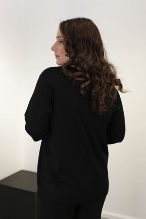 RENKTE V YAKALI UZUN KOL SİYAH BLUZ