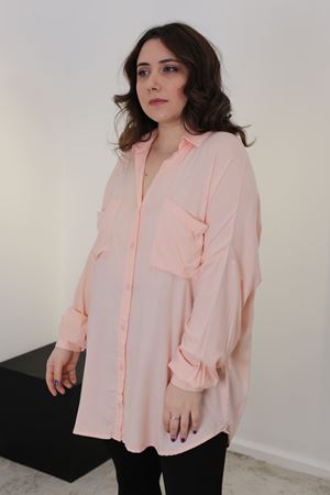 RENKTE PUDRA PEMBE BÜYÜK BEDEN GÖMLEK