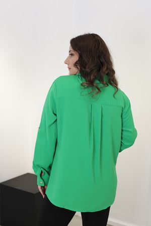RENKTE CEPLİ DÜĞMELİ BÜYÜK BEDEN YEŞİL GÖMLEK