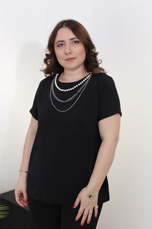 RENKTE BÜYÜK BEDEN KOLYELİ AYROBİN SİYAH BLUZ