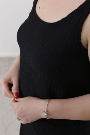 RENKTE KALIN ASKILI CEPLİ SİYAH ELBİSE