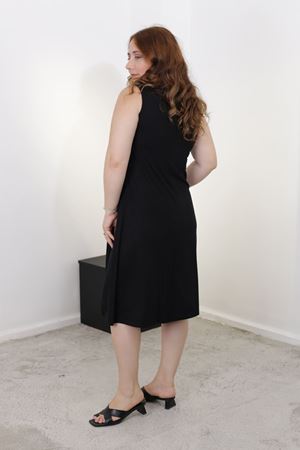 RENKTE GENİŞ KESİM KALIN ASKILI SİYAH BASİC ELBİSE