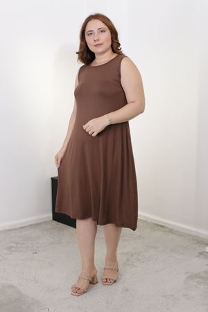 RENKTE GENİŞ KESİM KALIN ASKILI KAHVERENGİ BASİC ELBİSE