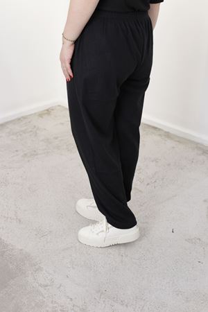 RENKTE ESNEK SİYAH PANTOLON