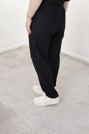 RENKTE ESNEK SİYAH PANTOLON