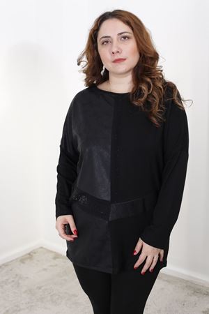 RENKTE BÜYÜK BEDEN TASARIM SİYAH BLUZ