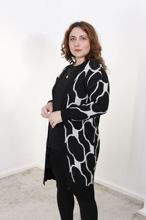 RENKTE PETEK DESENLİ SİYAH TRİKO HIRKA