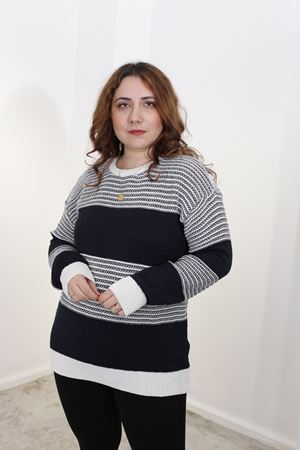 RENKTE LACİVERT BEYAZ TRİKO KAZAK