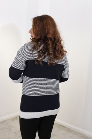 RENKTE LACİVERT BEYAZ TRİKO KAZAK