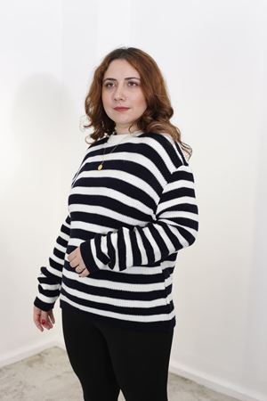 RENKTE LACİVERT BEYAZ ÇİZGİLİ TRİKO KAZAK