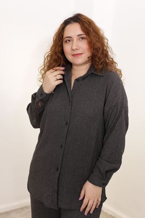 RENKTE BÜYÜK BEDEN SİYAH GÖMLEK PANTOLON TAKIMI