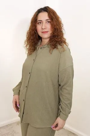 RENKTE BÜYÜK BEDEN YEŞİL GÖMLEK PANTOLON TAKIMI