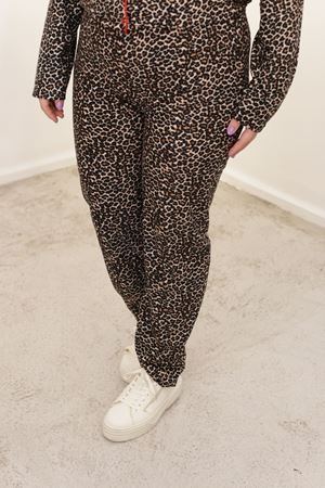 RENKTE BÜYÜK BEDEN DESENLİ KADİFE PİJAMA TAKIMI