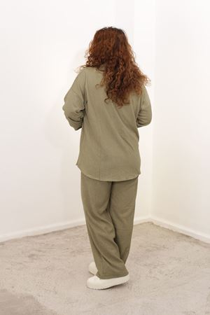 RENKTE BÜYÜK BEDEN YEŞİL GÖMLEK PANTOLON TAKIMI