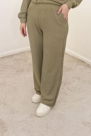 RENKTE BÜYÜK BEDEN YEŞİL GÖMLEK PANTOLON TAKIMI