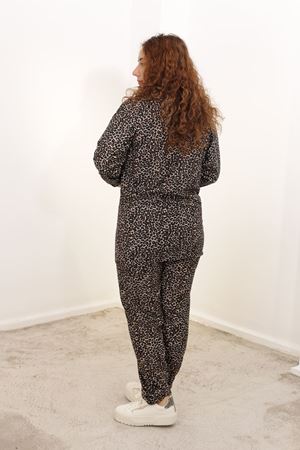 RENKTE BÜYÜK BEDEN DESENLİ KADİFE PİJAMA TAKIMI